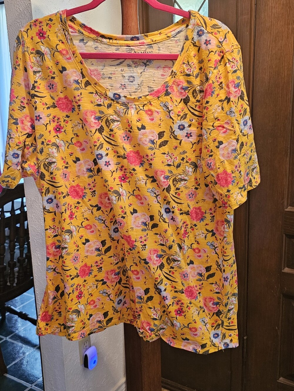 Lane BRYANT Yellow Floral Scoop Neck Short Sleeve TEE. SIXE 18/20